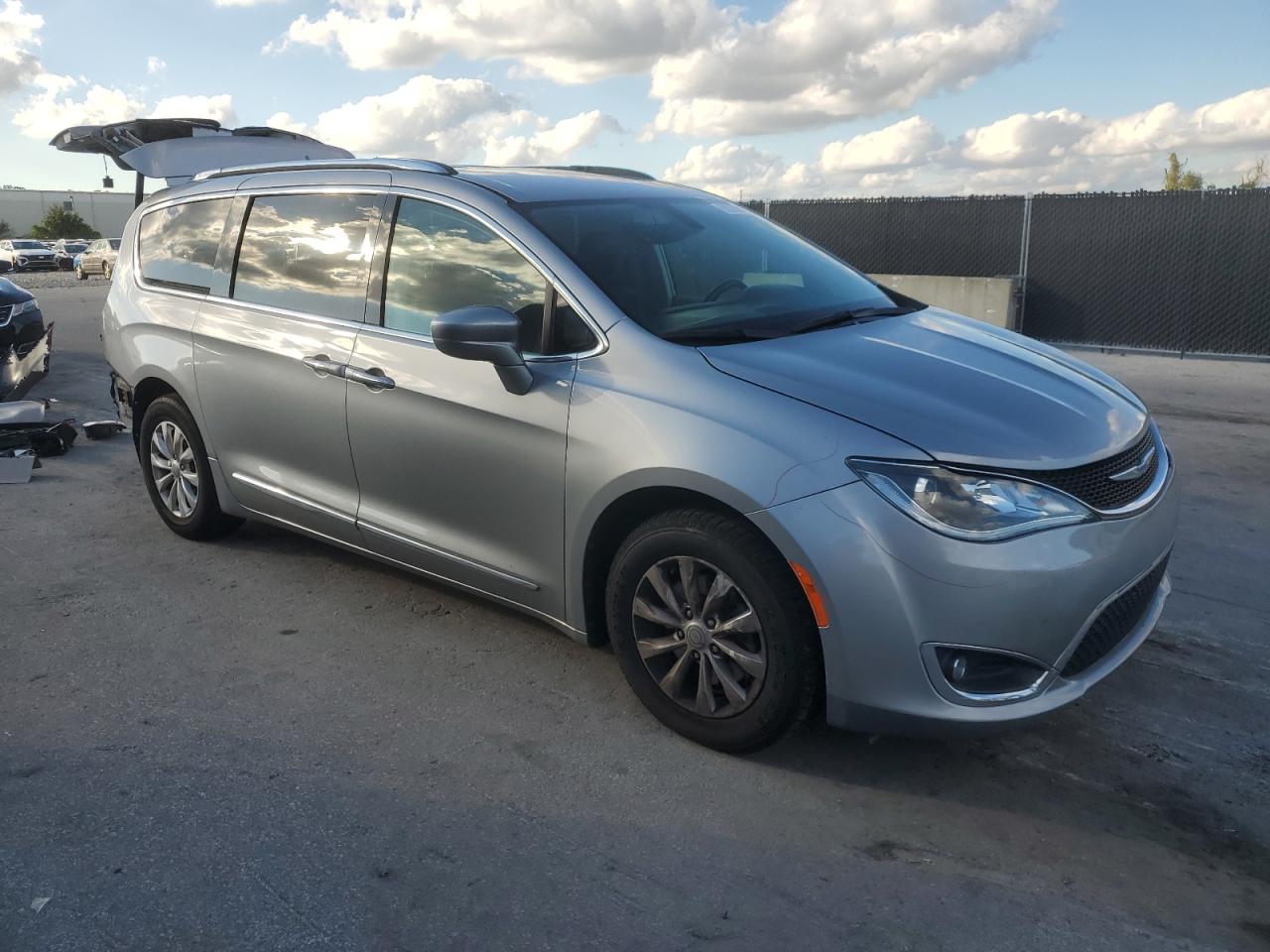 CHRYSLER PACIFICA TOURING L
