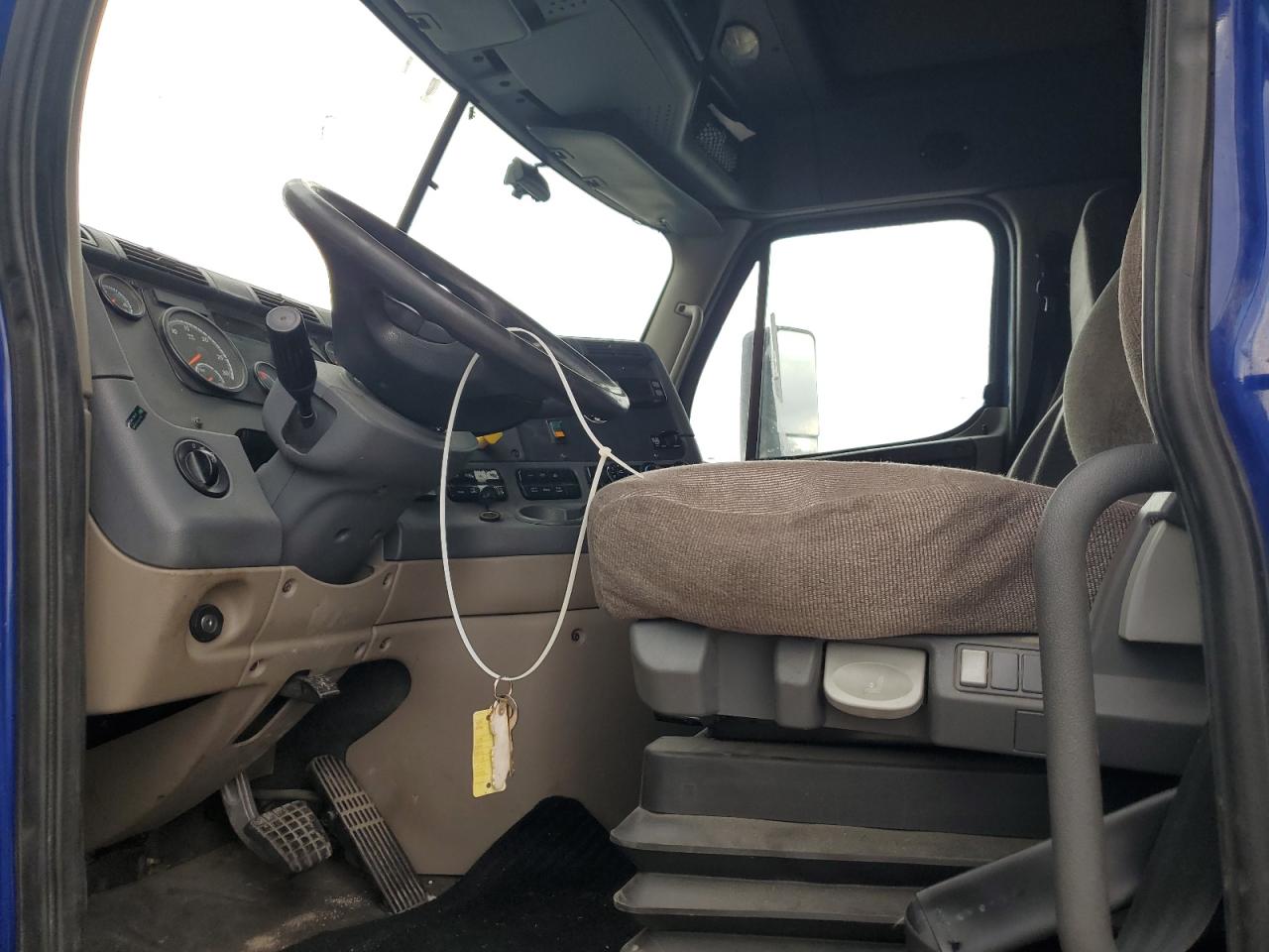 Lot #3259470114 2018 FREIGHTLINER CASCADIA 1