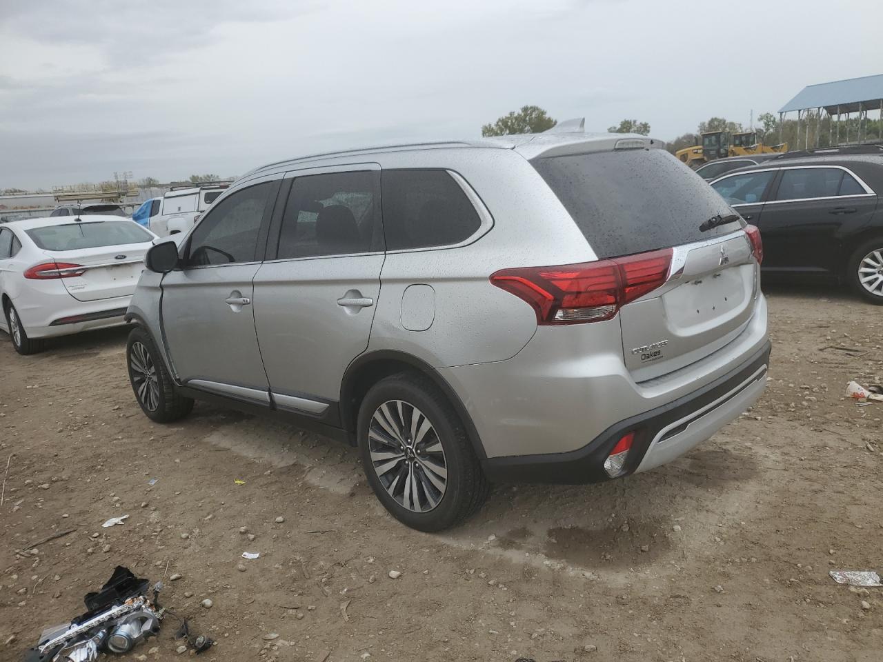 MITSUBISHI OUTLANDER SE