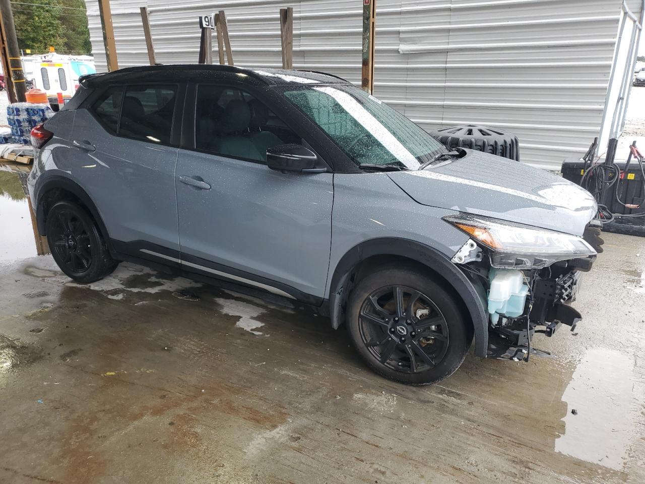 NISSAN KICKS SR