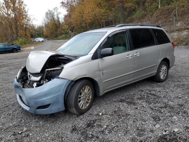 TOYOTA SIENNA LE