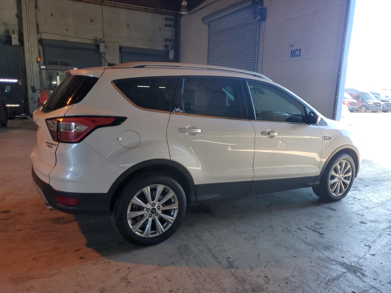 FORD ESCAPE TITANIUM