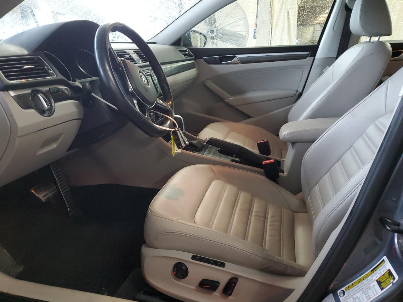 VOLKSWAGEN PASSAT SEL PREMIUM