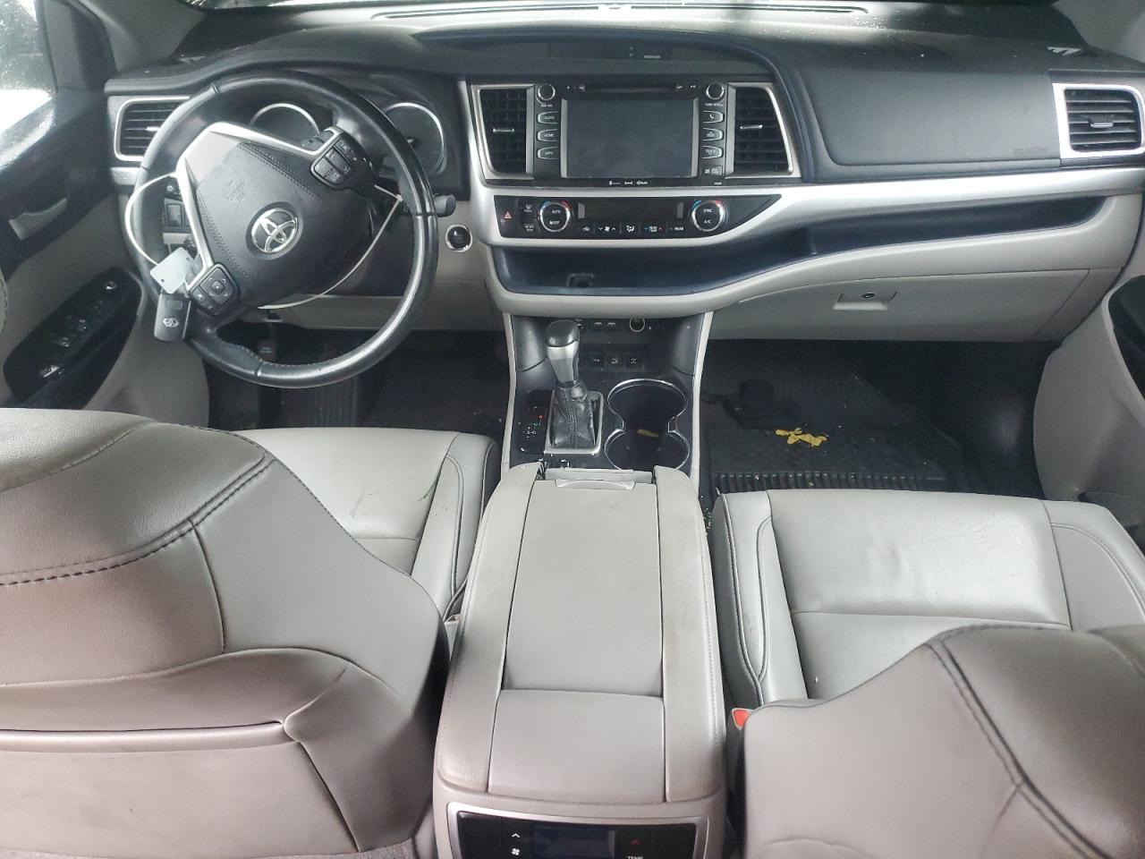 TOYOTA HIGHLANDER SE