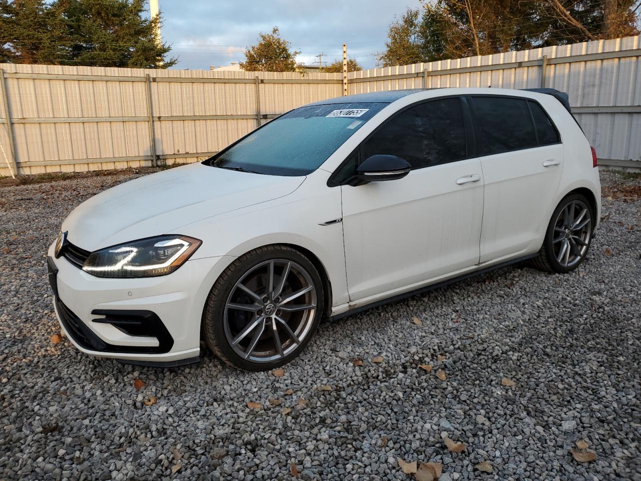 VOLKSWAGEN GOLF R