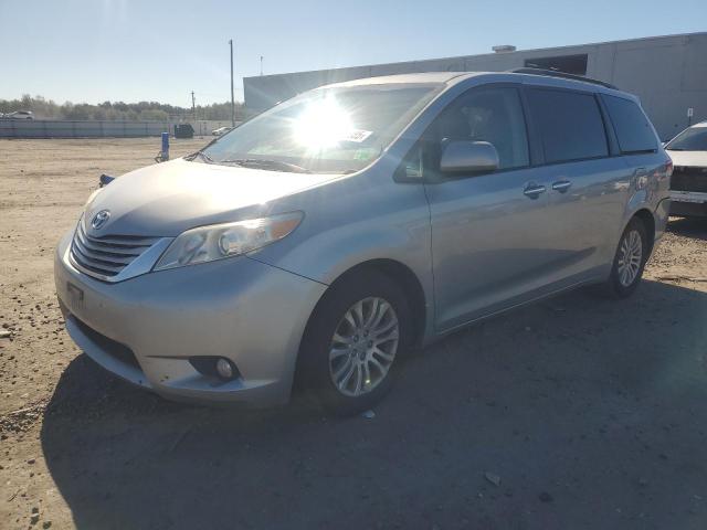 2011 TOYOTA SIENNA XLE #3315834357