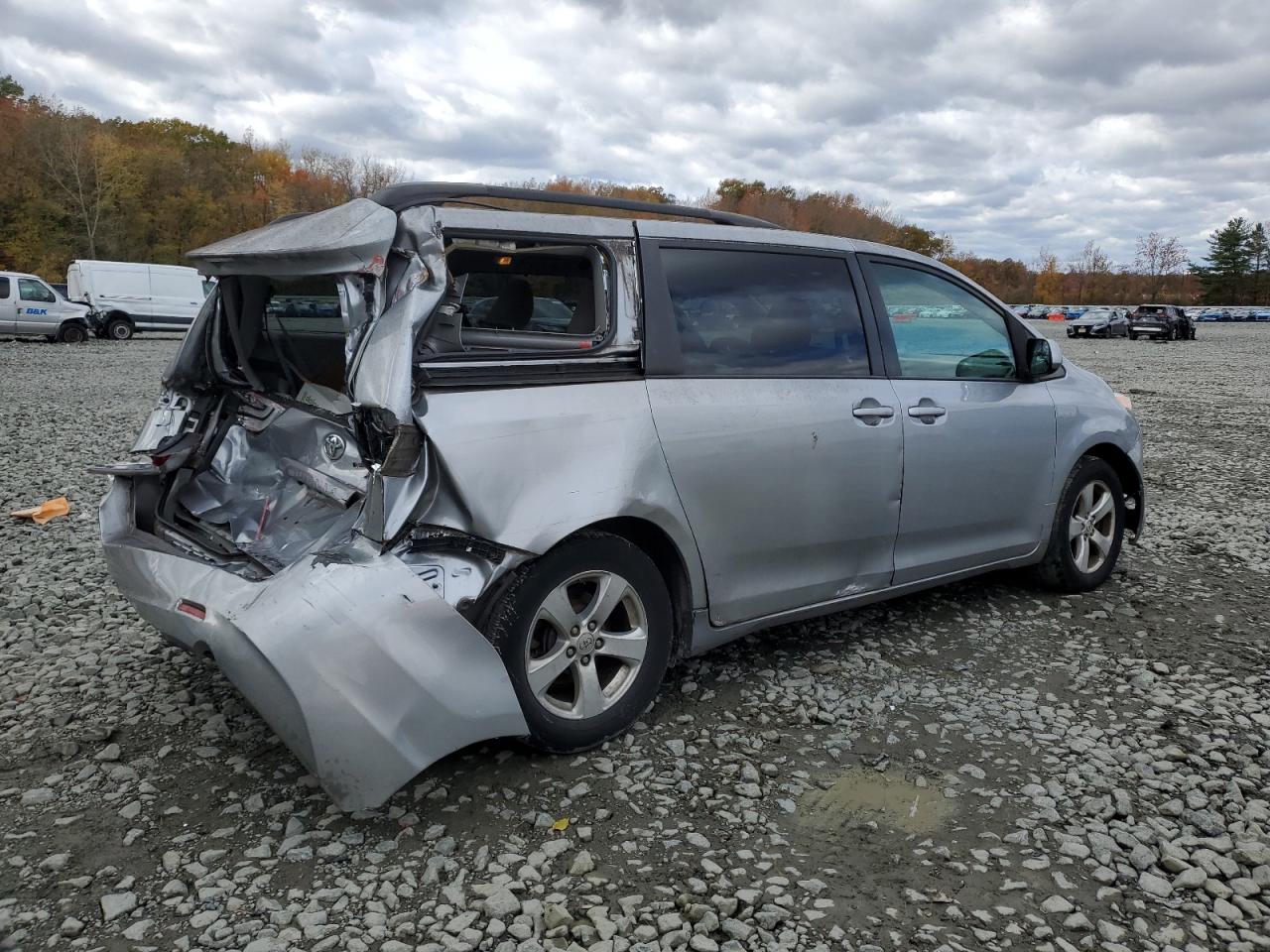 Lot #3285779672 2017 TOYOTA SIENNA LE