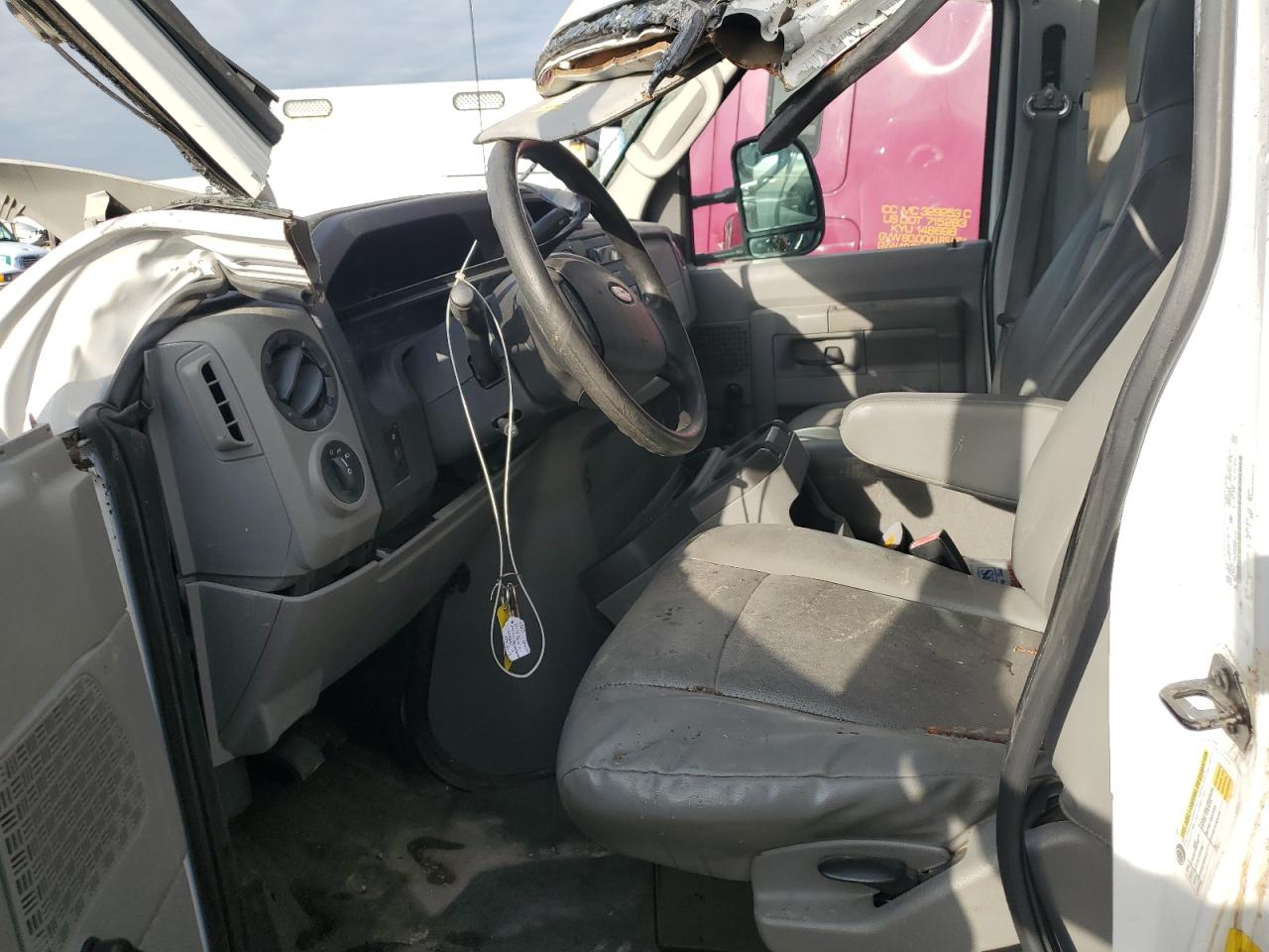 FORD ECONOLINE E450 SUPER DUTY CUTAWAY VAN