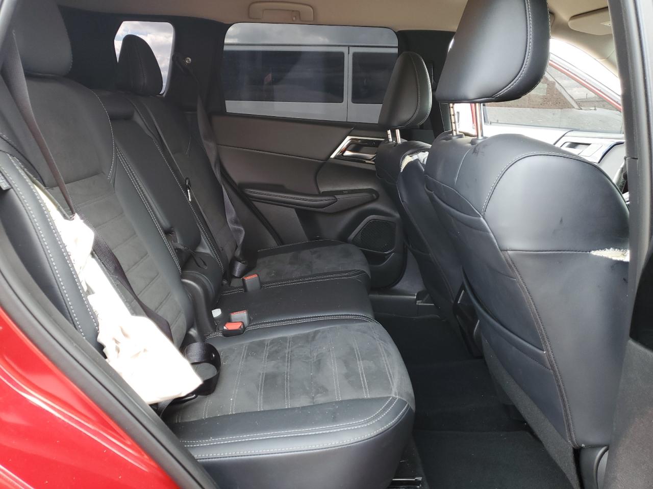 MITSUBISHI OUTLANDER SE