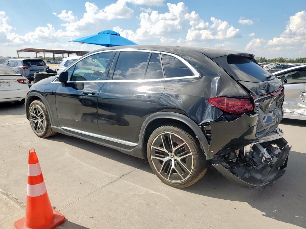 MERCEDES-BENZ EQE SUV 350+