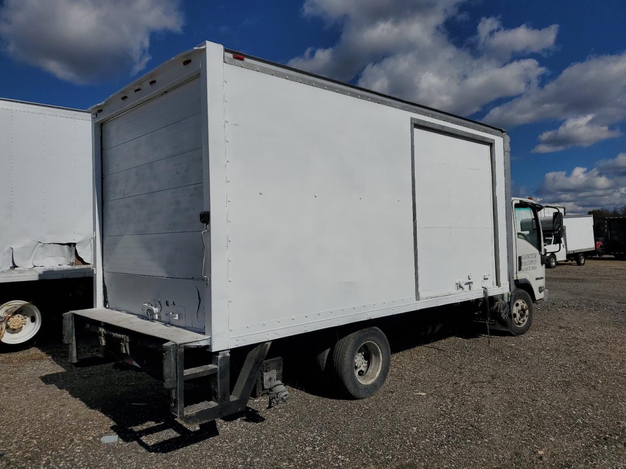 Lot #3311465273 2009 ISUZU NPR