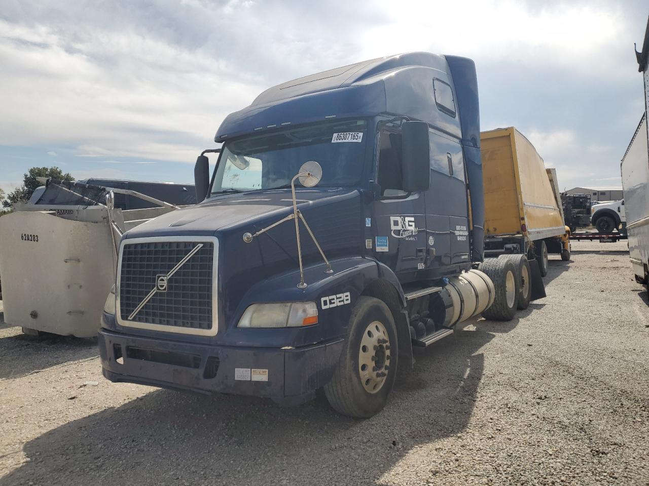 Lot #3265878235 2013 VOLVO VN VNM