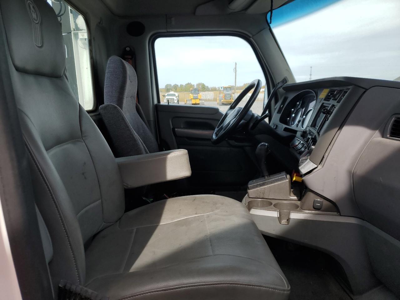 Lot #3312684160 2016 KENWORTH CONSTRUCTI