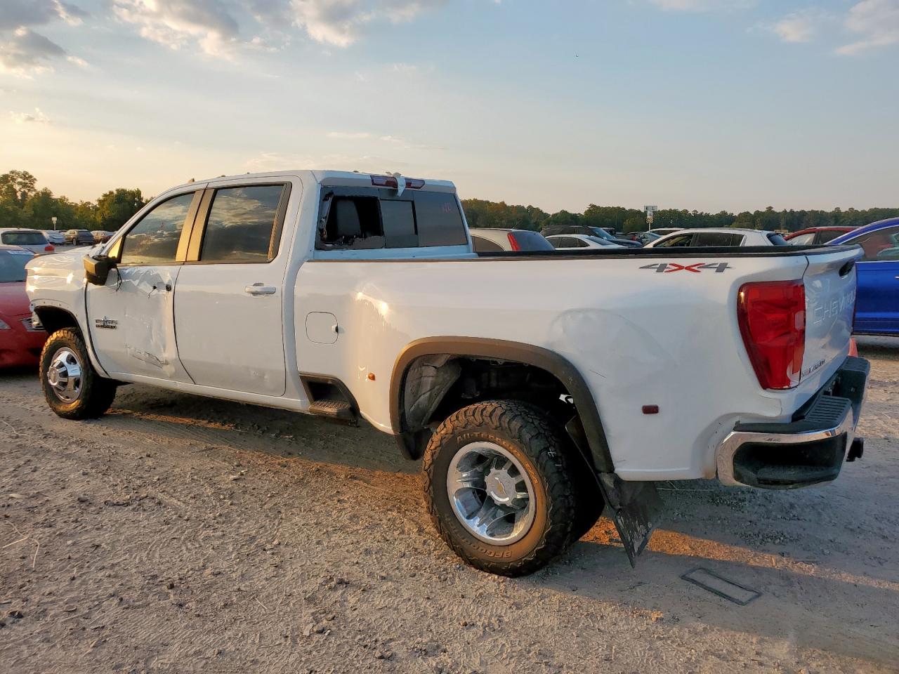 CHEVROLET SILVERADO K3500 LT