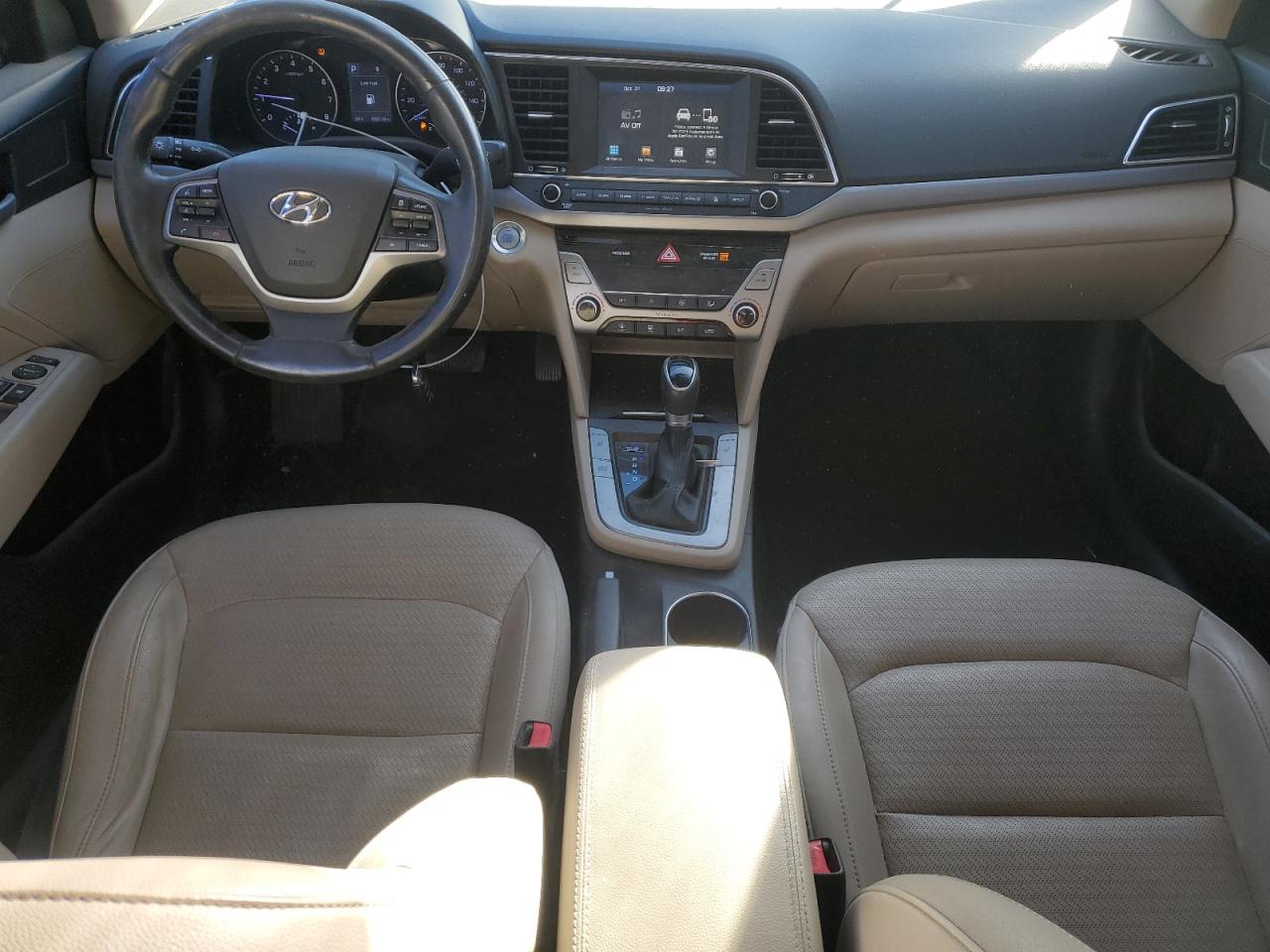 HYUNDAI ELANTRA SE