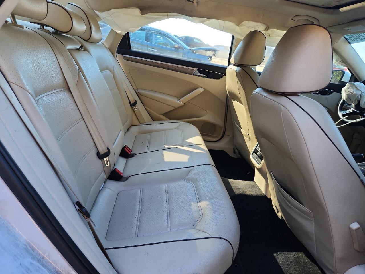 VOLKSWAGEN PASSAT SE