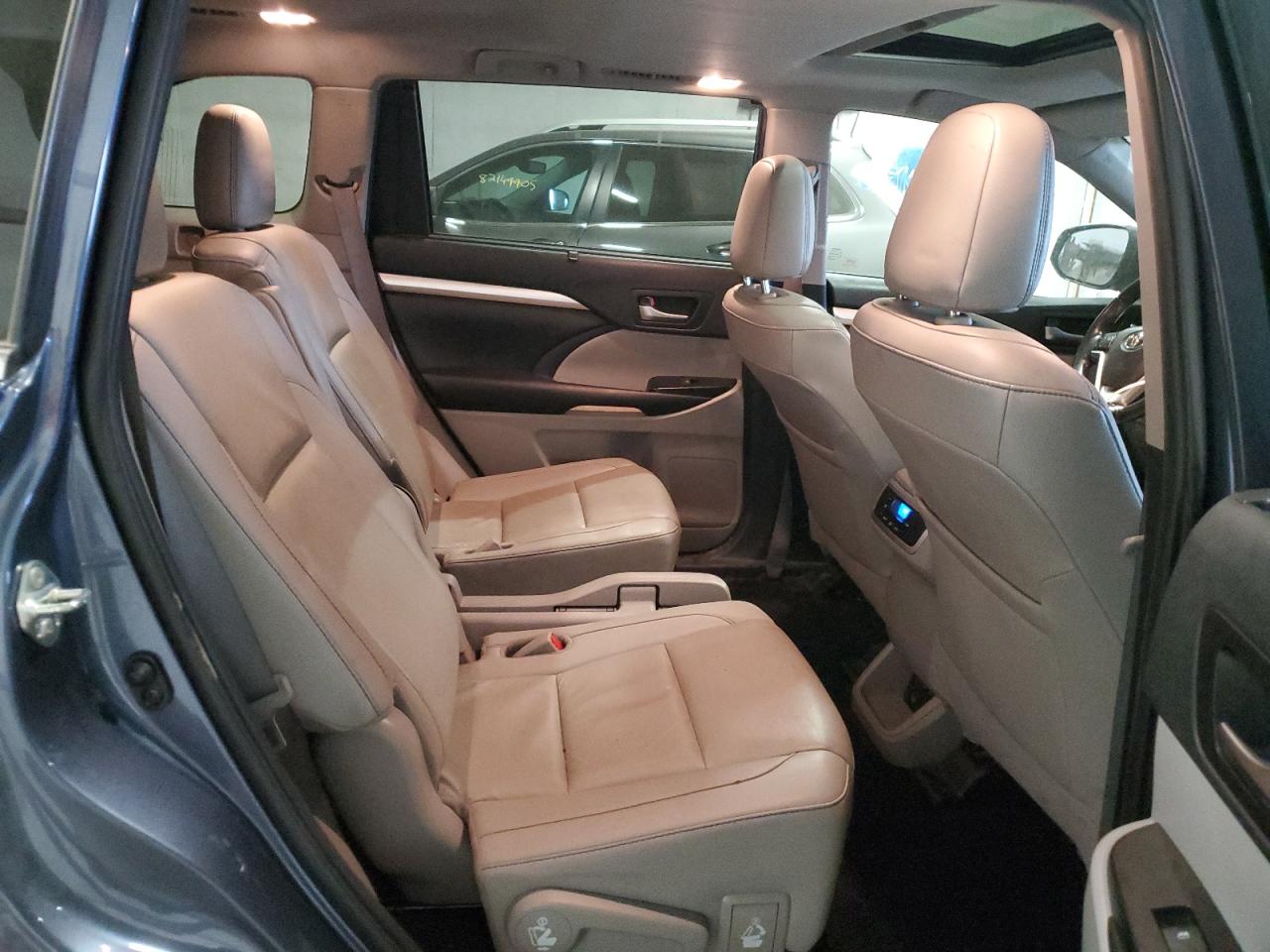 TOYOTA HIGHLANDER SE