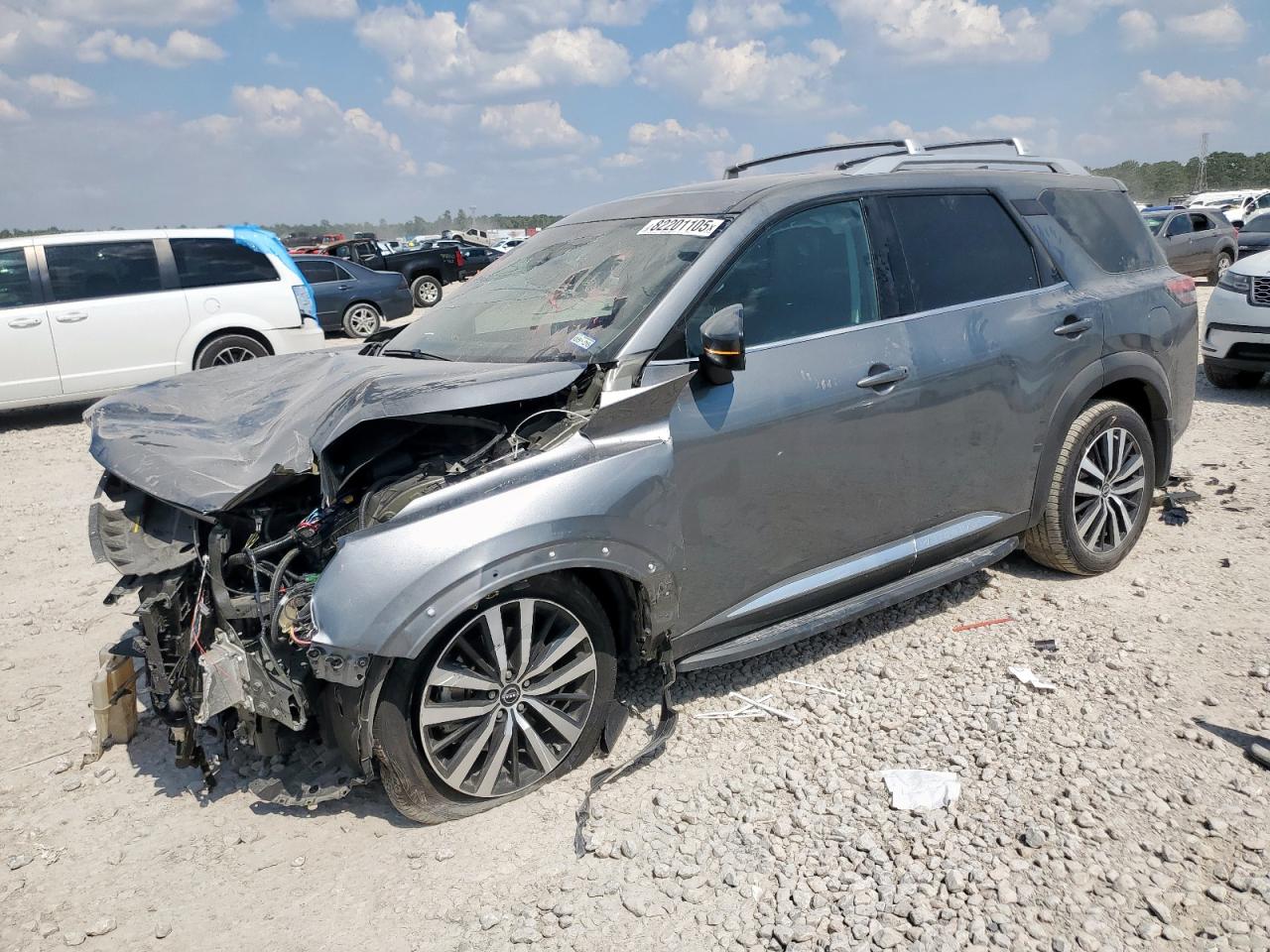  Salvage Nissan Pathfinder
