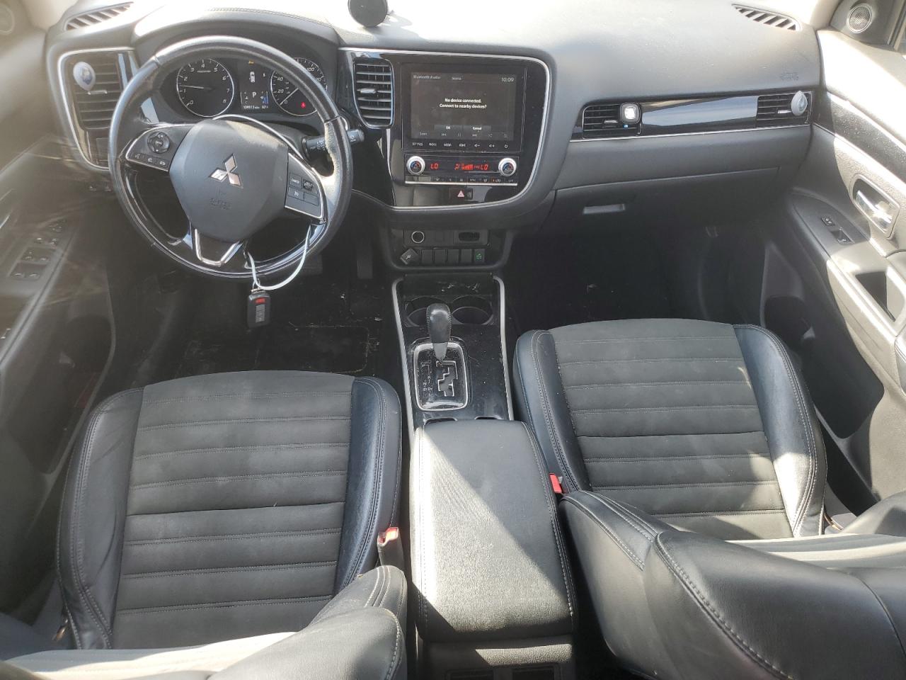 MITSUBISHI OUTLANDER SE