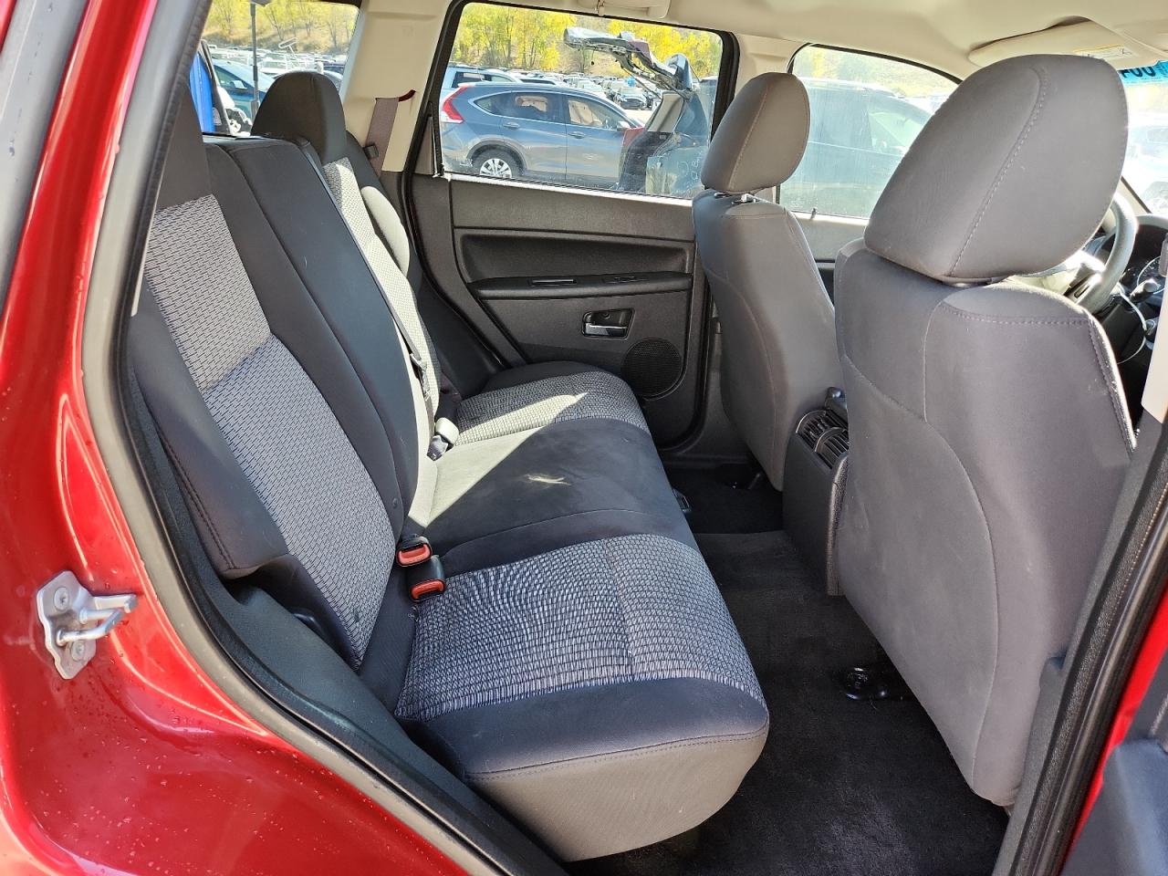 JEEP GRAND CHEROKEE LAREDO