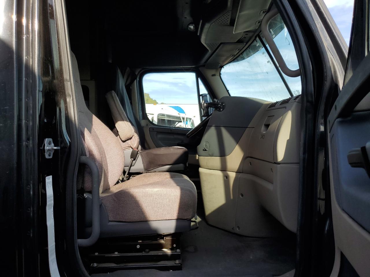 Lot #3256429341 2015 FREIGHTLINER CASCADIA 1