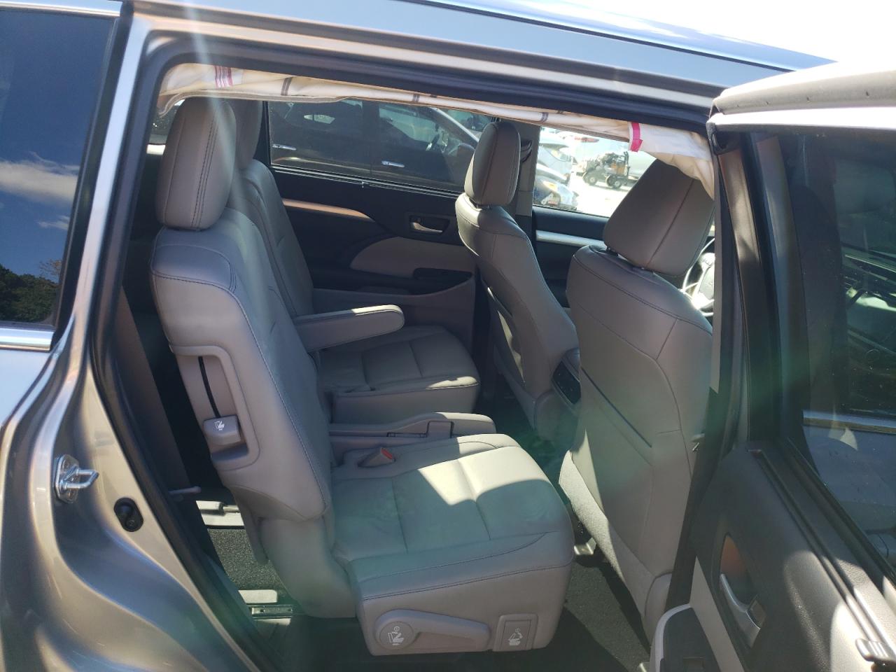 TOYOTA HIGHLANDER SE