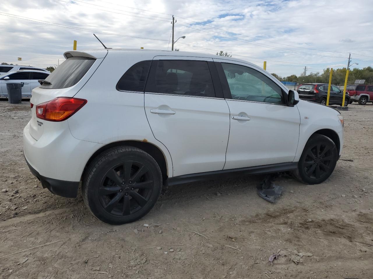 MITSUBISHI OUTLANDER SE