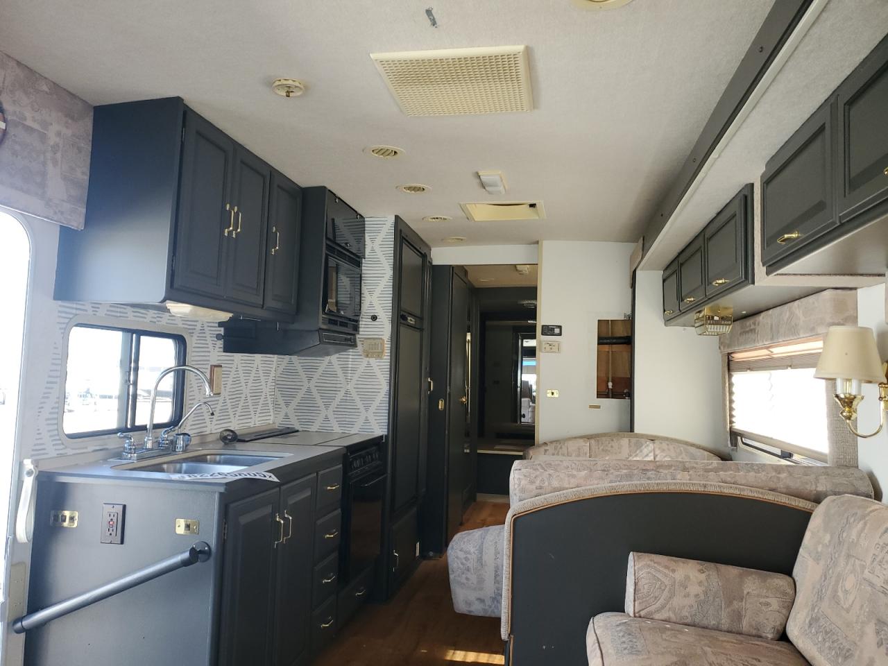 Lot #3265793222 1999 FORD F550