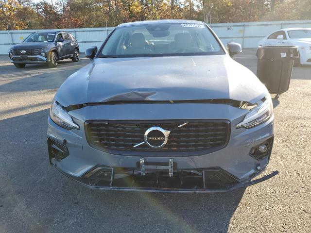 2022 VOLVO S60 B5 MOM - 7JRL12FZ3NG179288