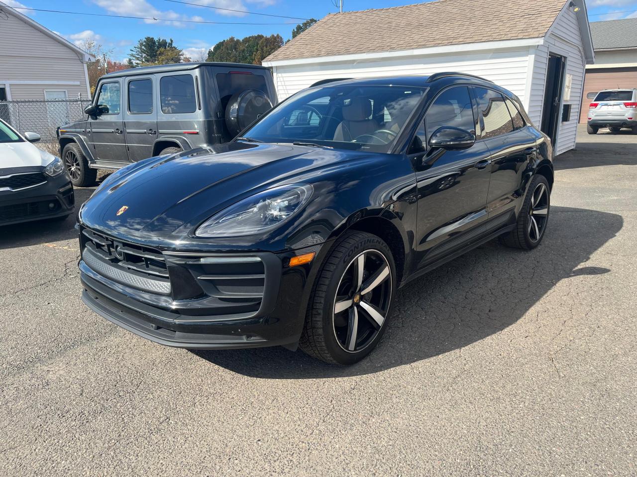 PORSCHE MACAN