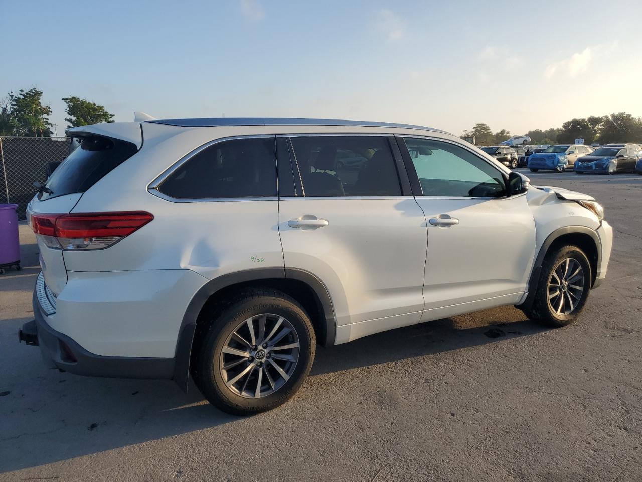 TOYOTA HIGHLANDER SE