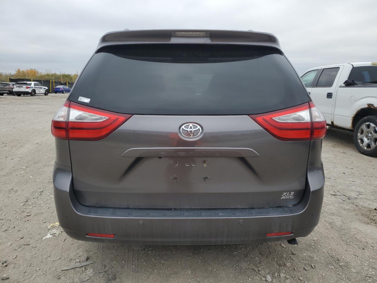 TOYOTA SIENNA XLE