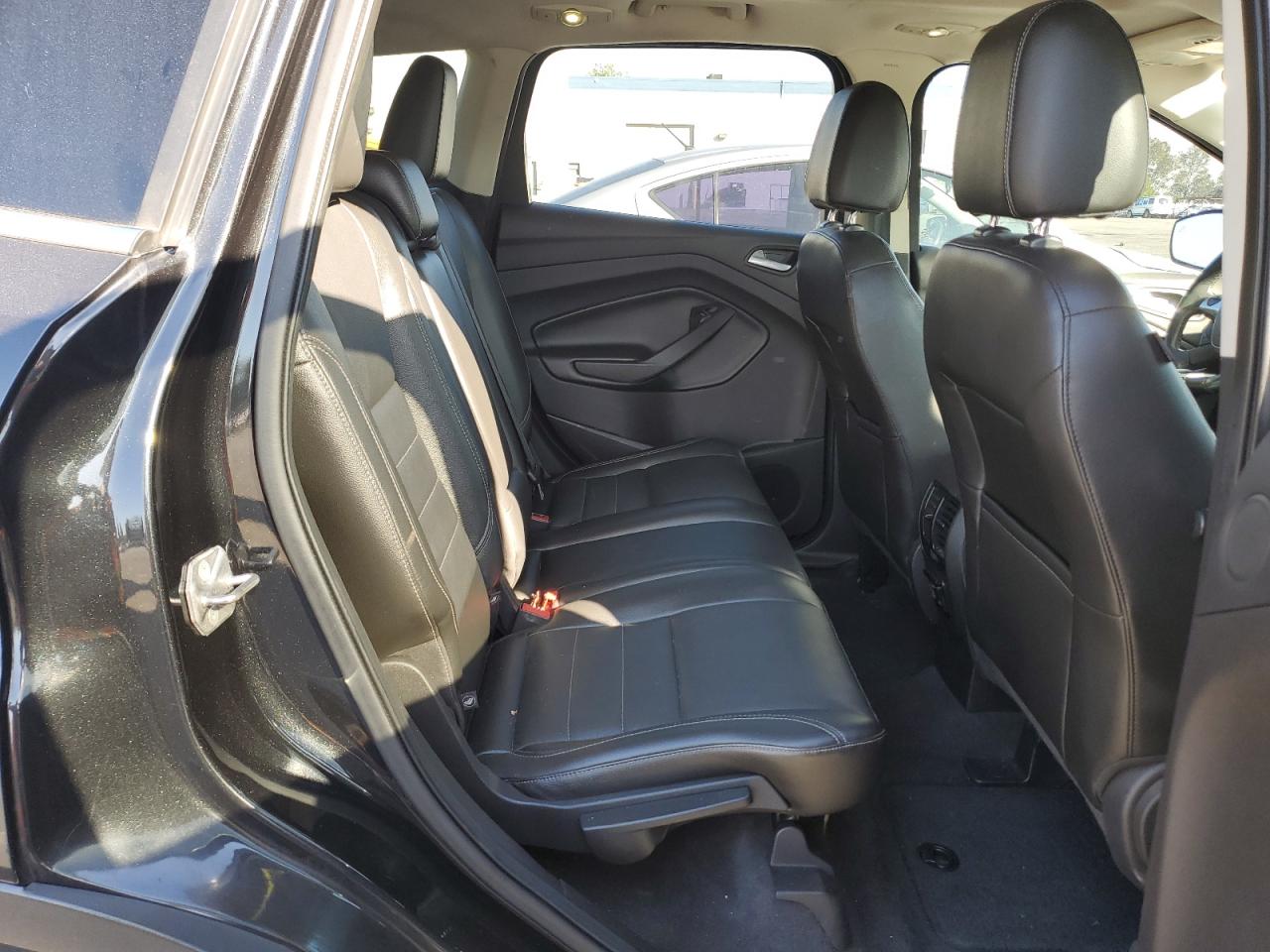 FORD ESCAPE TITANIUM