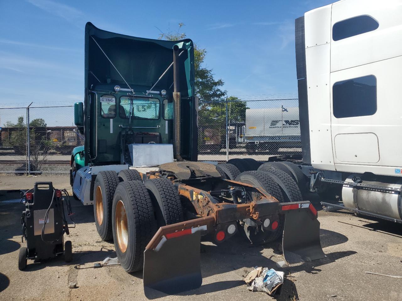 Lot #3263732729 2014 PETERBILT 579