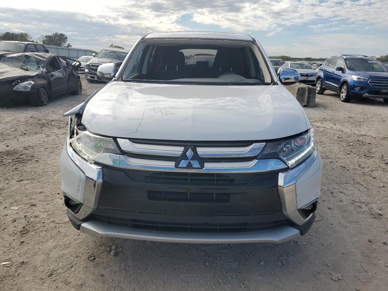 MITSUBISHI OUTLANDER SE