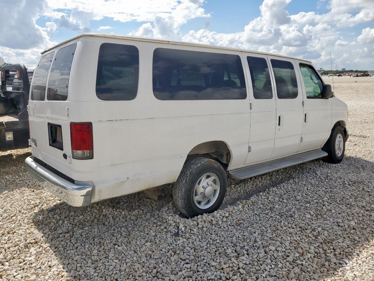 Lot #3311493287 2006 FORD E350 SUPER