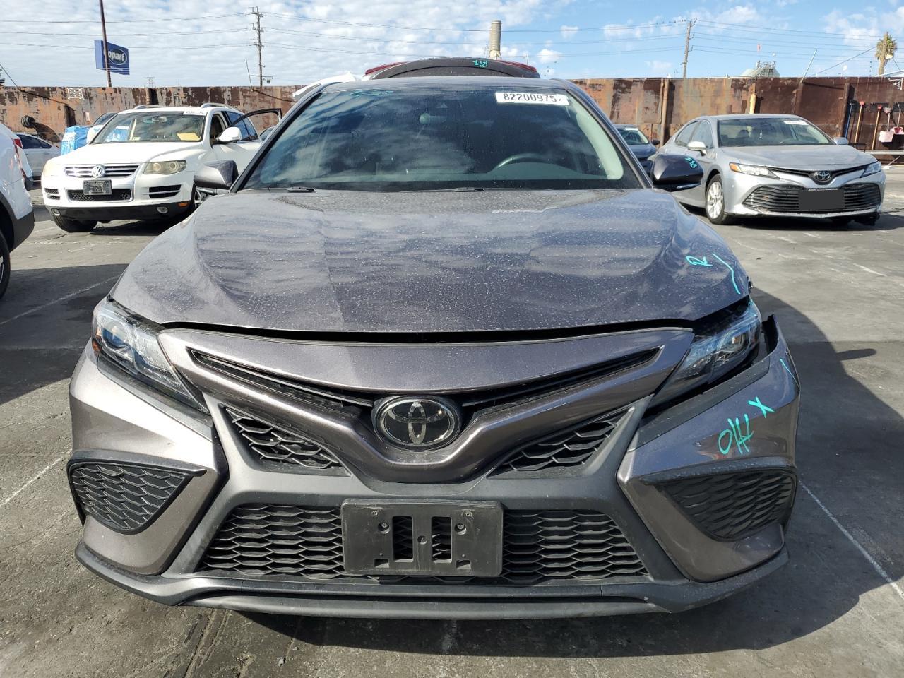 TOYOTA CAMRY SE NIGHT SHADE