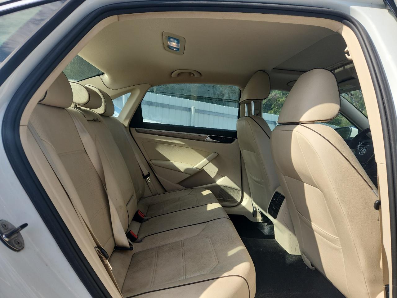 VOLKSWAGEN PASSAT SE