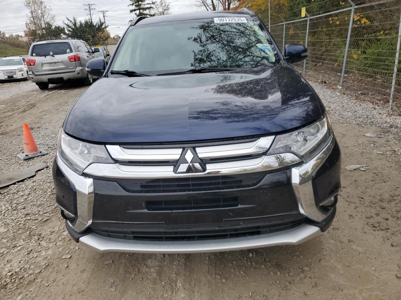 MITSUBISHI OUTLANDER SE