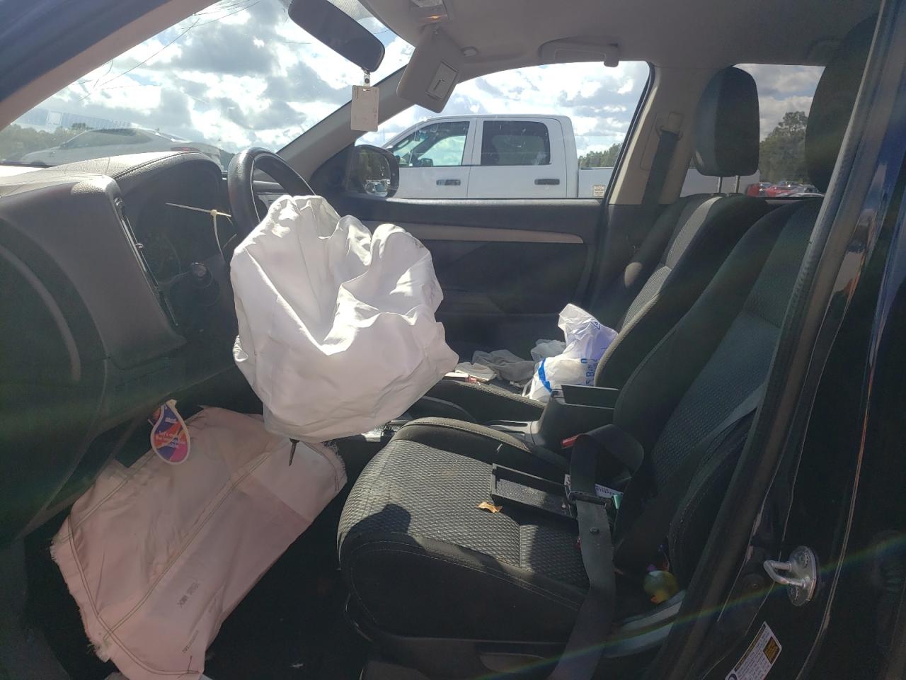 MITSUBISHI OUTLANDER ES