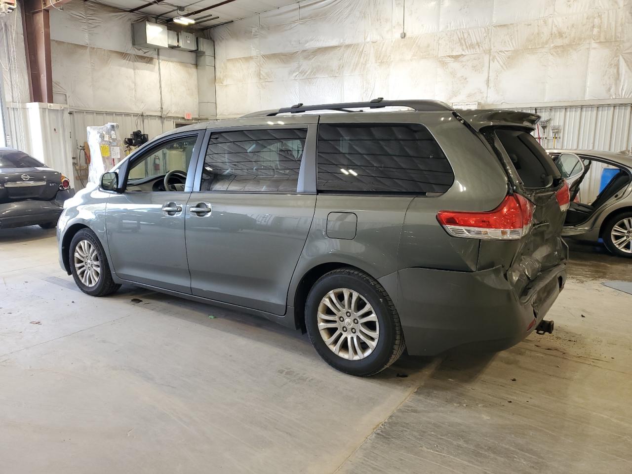 TOYOTA SIENNA XLE