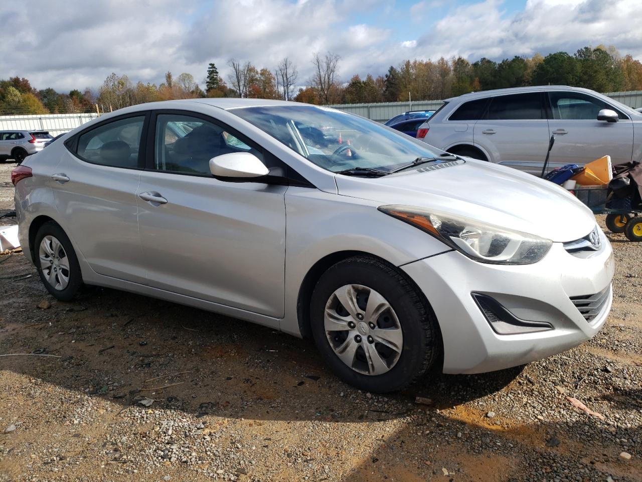 HYUNDAI ELANTRA SE
