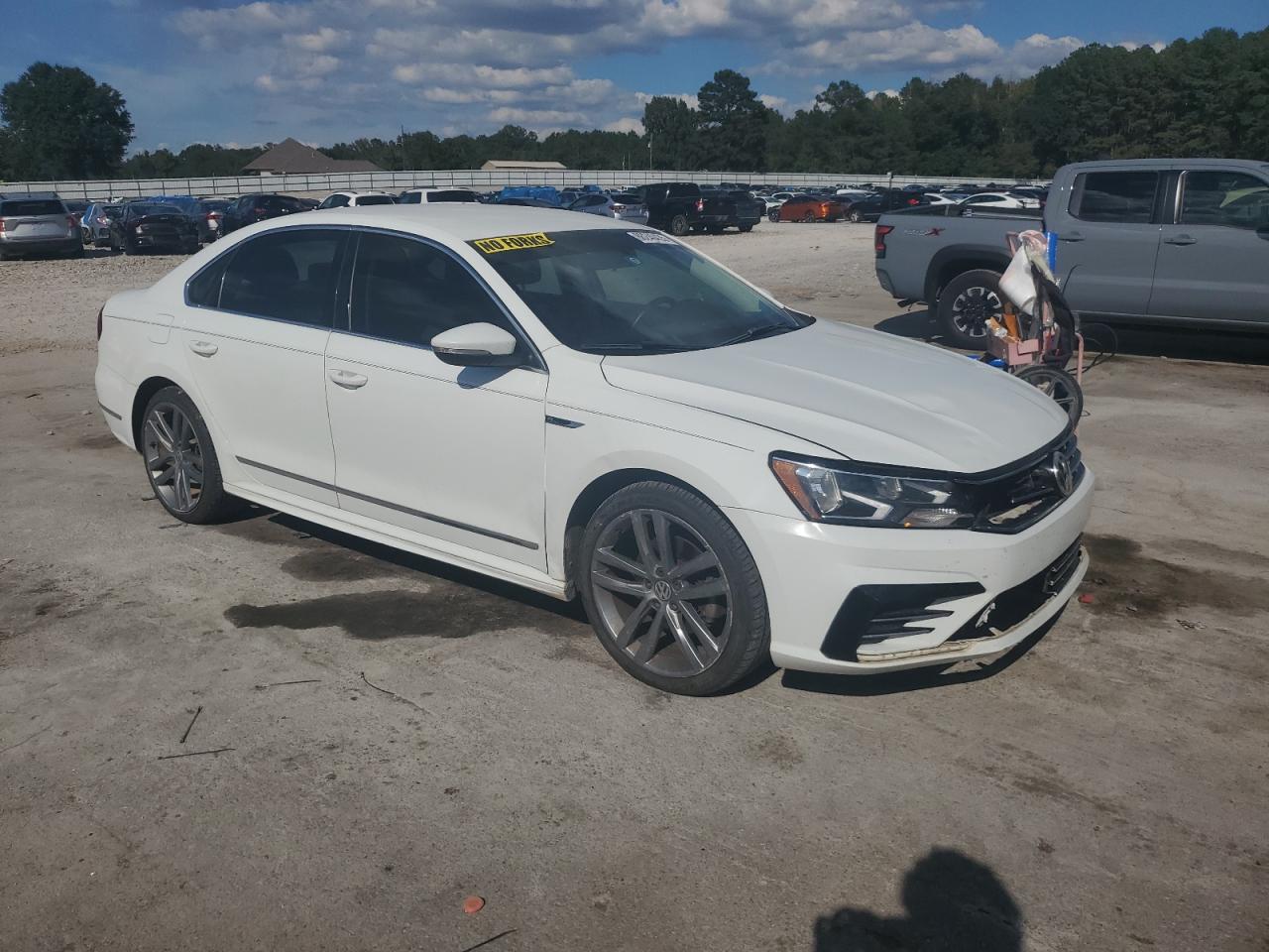 VOLKSWAGEN PASSAT R-LINE