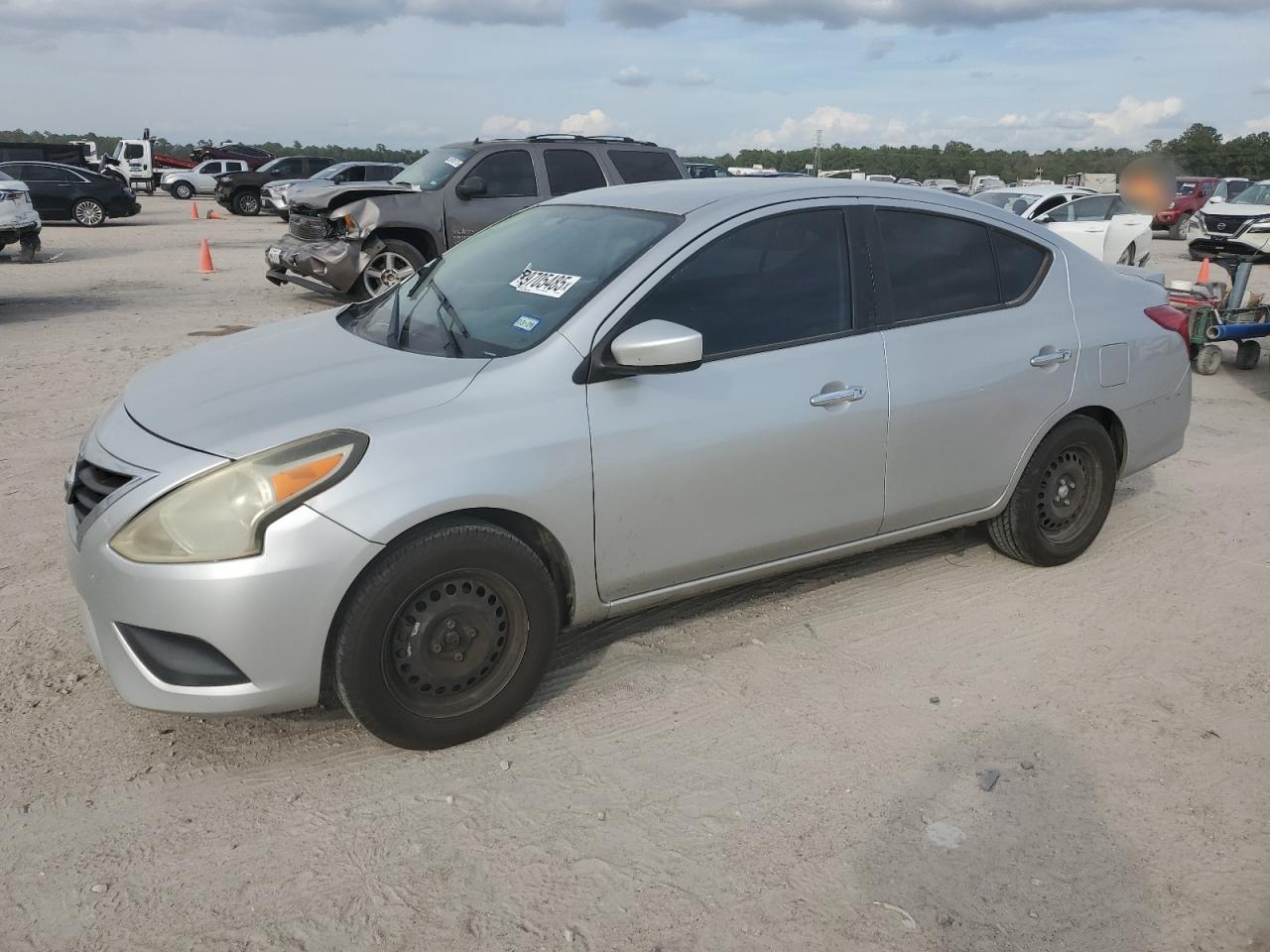 NISSAN VERSA S