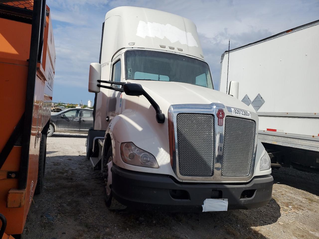 Lot #3265903114 2017 KENWORTH T680