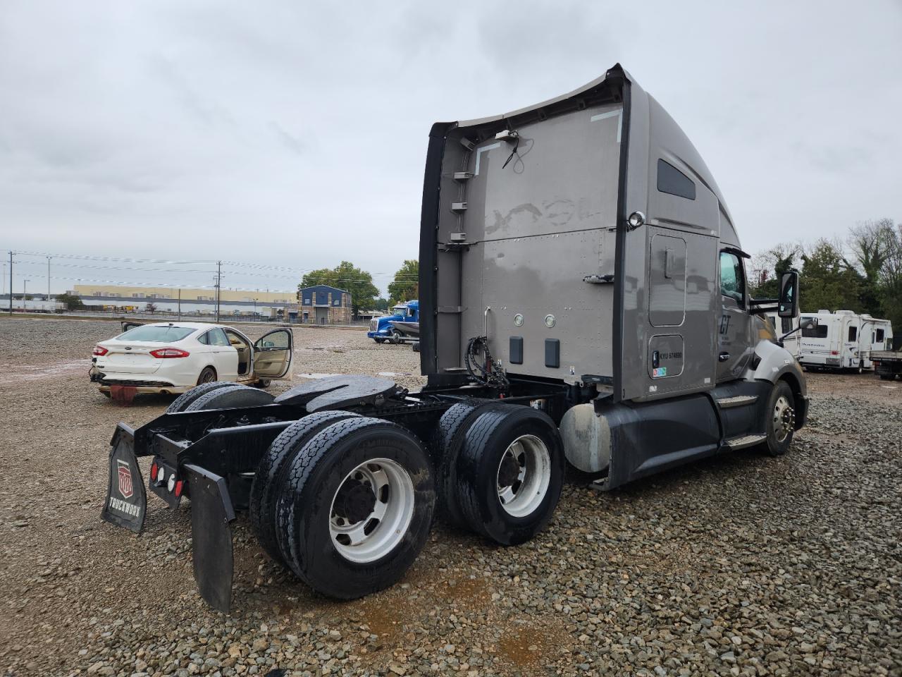 Lot #3297084517 2017 KENWORTH T680