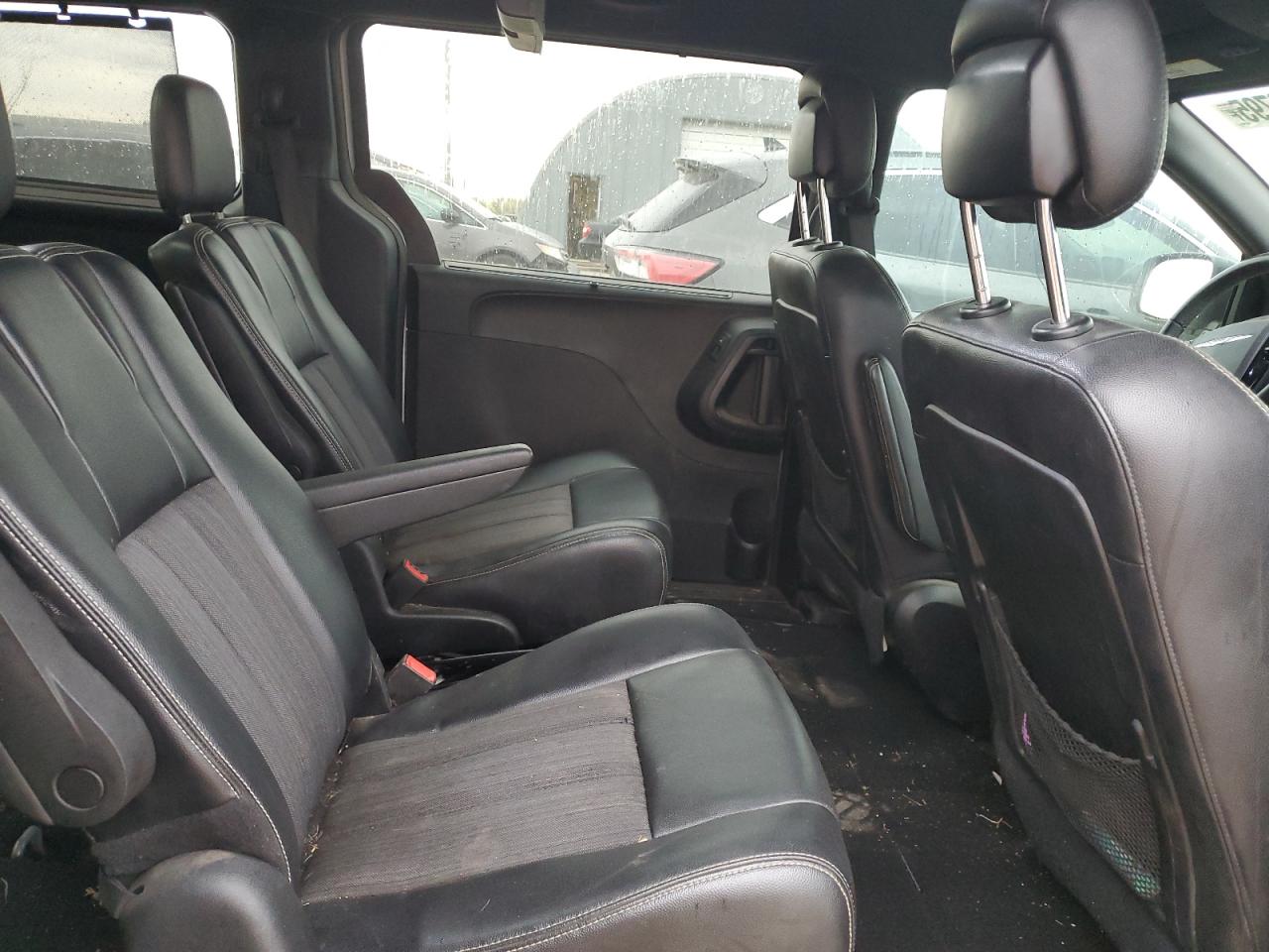 CHRYSLER TOWN & COUNTRY S