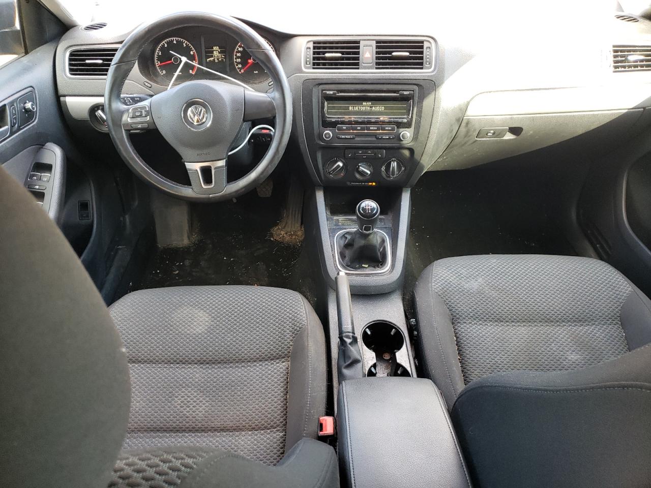 VOLKSWAGEN JETTA SE