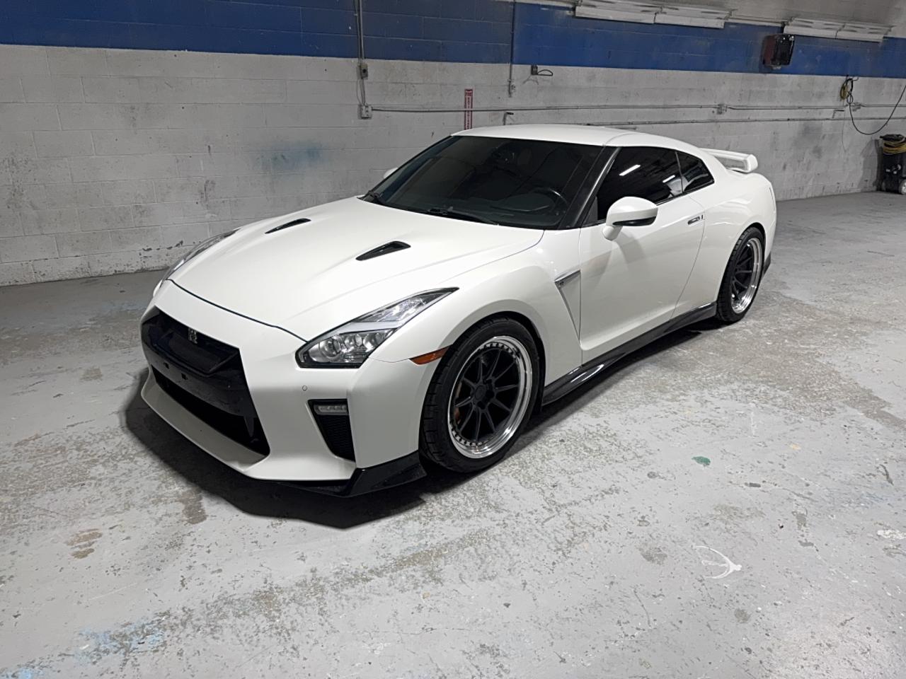 NISSAN GT-R PURE