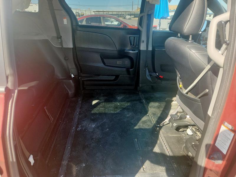 2015 TOYOTA SIENNA SE 5TDXK3DC7FS676854